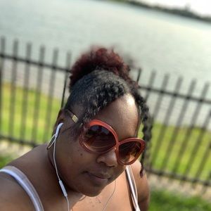 Meet your Posher, Latanya